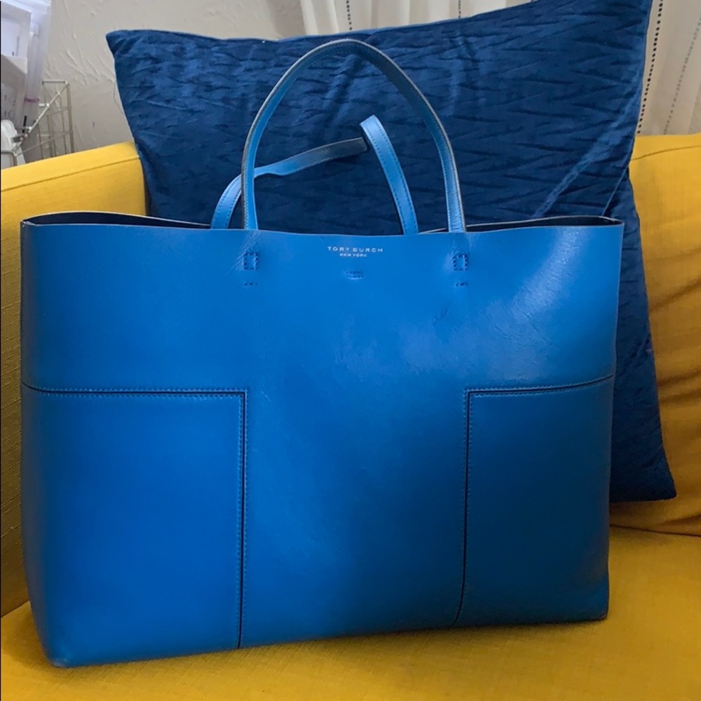 Gorgeous blue Tory Burch bag!